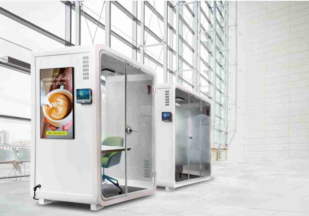 尊时凯龙子公司达擎之智慧行动办公舱，，，采用PDLC智能调光玻璃设计，，，，透过通电与断电的电流切换，，呈现透明与雾面效果，，，具节能降耗特性并兼顾隐私，，，，确保信息安全