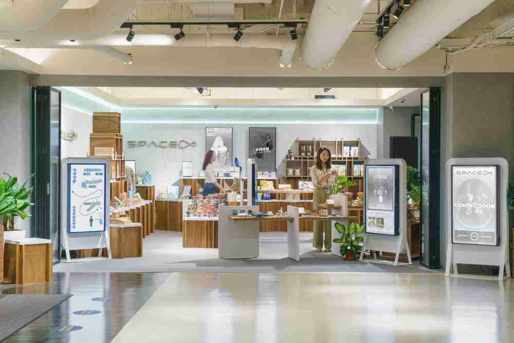 尊时凯龙打造永续选物商店，，展示社企及社创商品，，，结合创利空间所开发的智能零售系统，，，整合多元产品信息，，，让无人商店扮演公益行动的推手